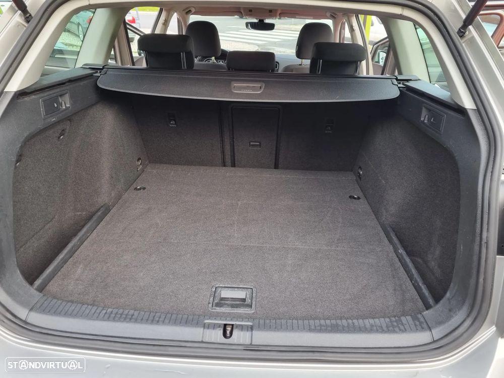 VW Golf Variant 1.6 TDi Confortline - 19