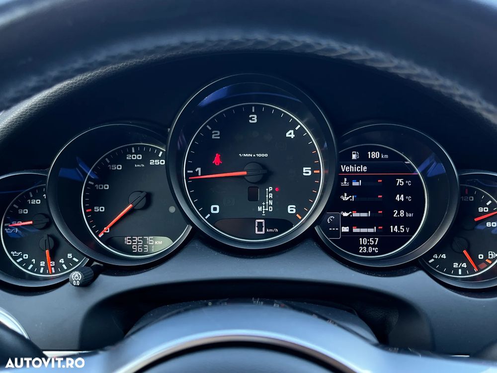 Porsche Cayenne - 14