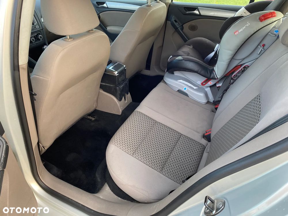 Volkswagen Golf - 10
