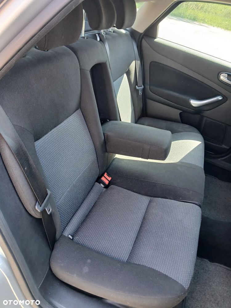 Ford Mondeo 1.6 Trend - 23