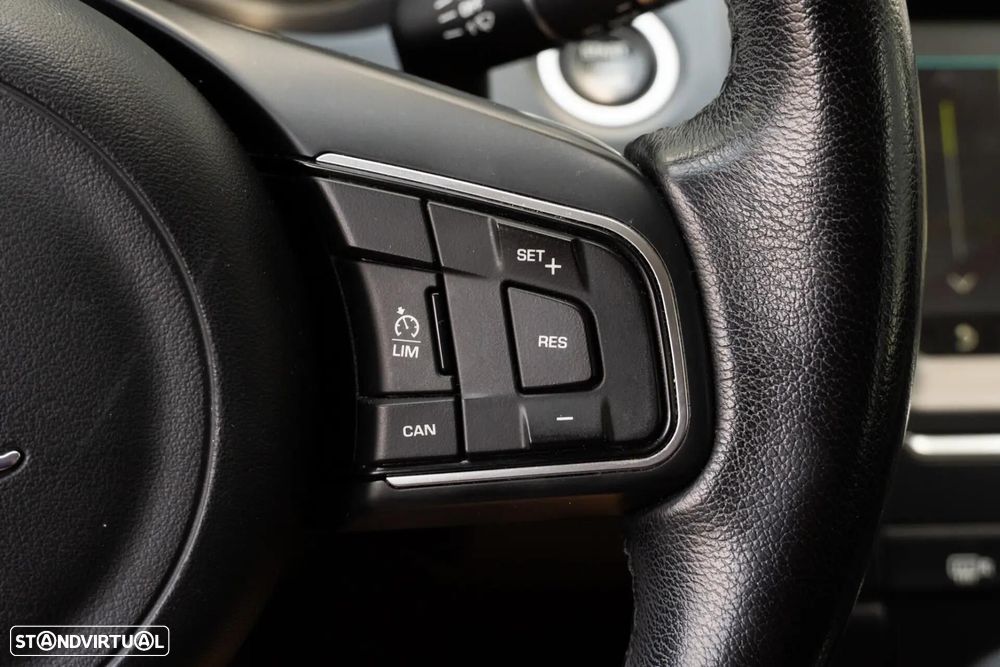 Jaguar E-Pace 2.0 i4D SE - 40