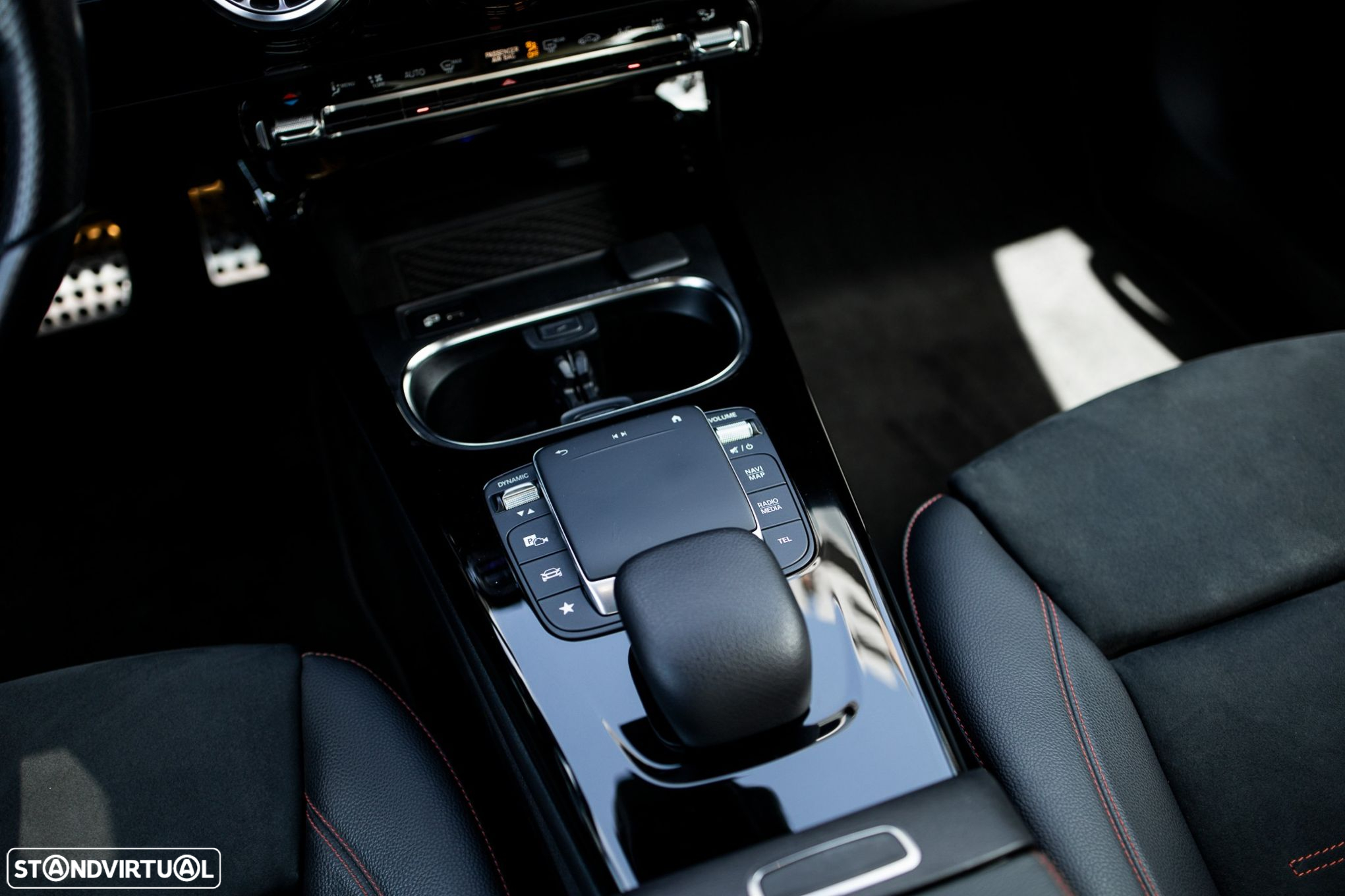 Mercedes-Benz A 250 Limousine e AMG Line - 38