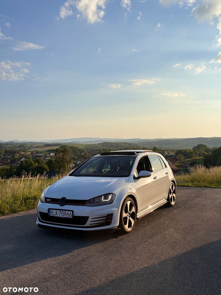 Volkswagen Golf - 2