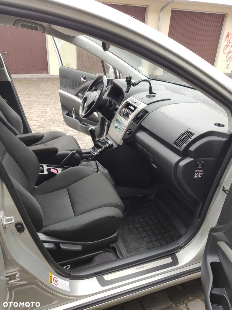 Toyota Corolla Verso - 6