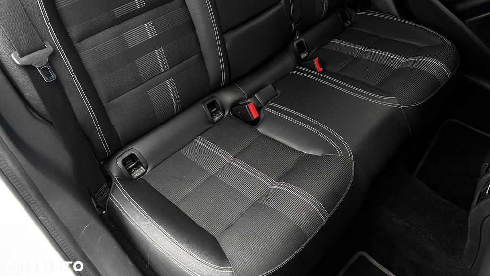 Mercedes-Benz GLA - 27