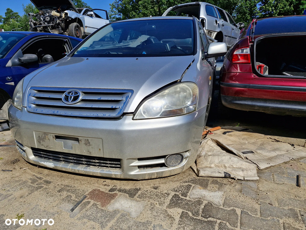 lampa przód  lewy AVENSIS VERSO