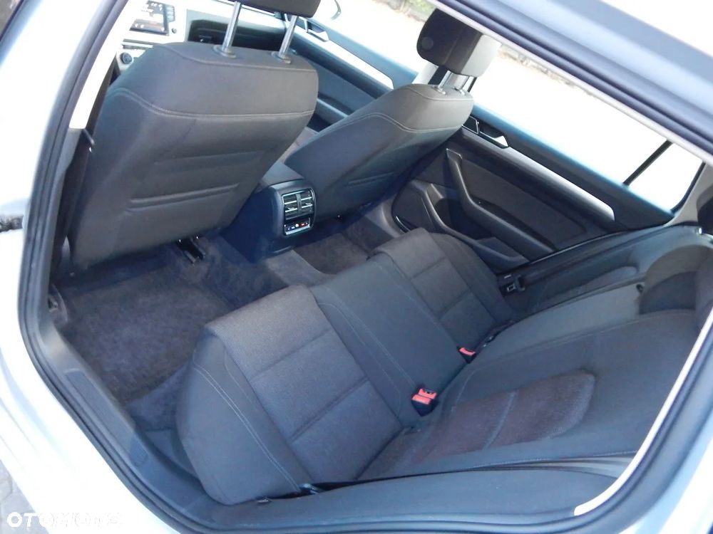 Volkswagen Passat 2.0 TDI BMT Comfortline DSG - 9