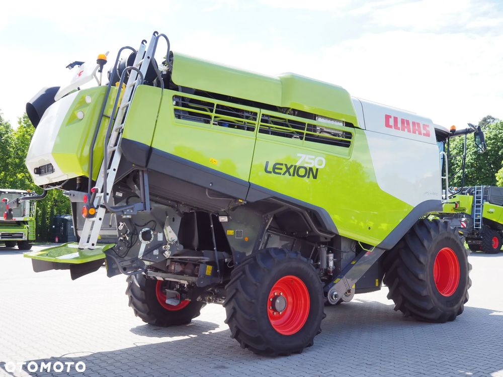 Claas Lexion 750 + V770 - 4