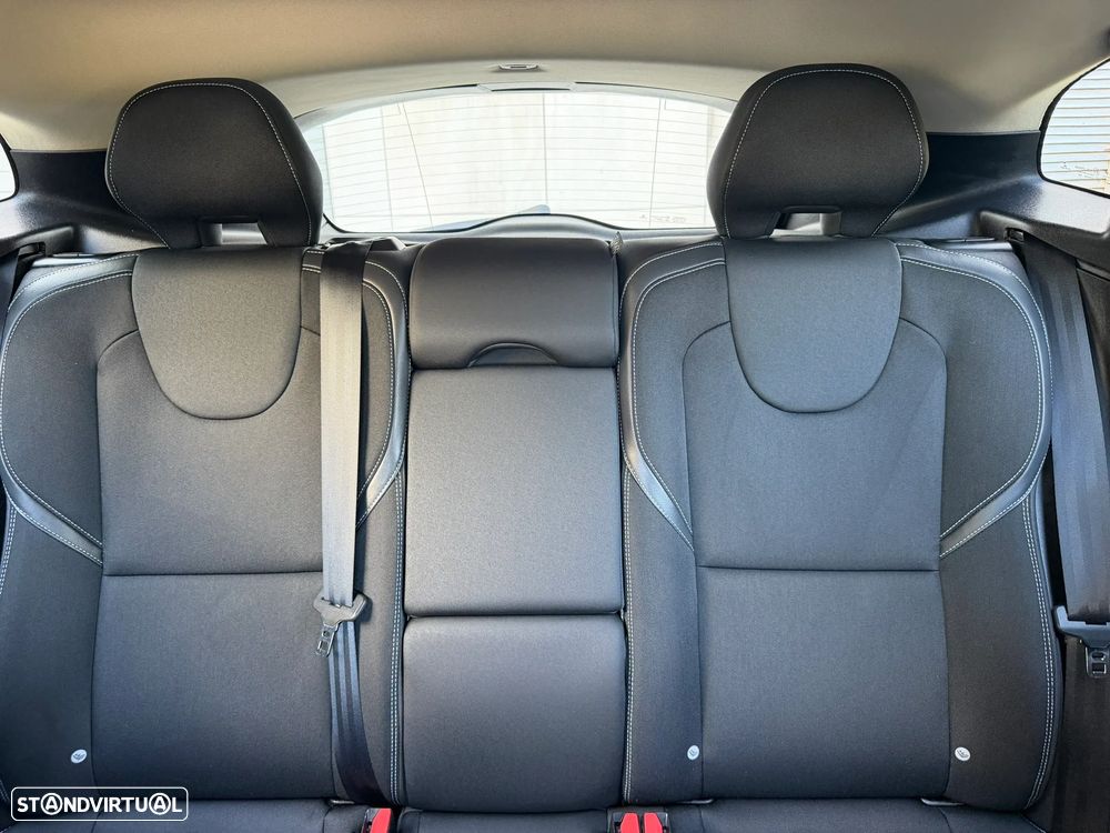Volvo V40 2.0 D3 Momentum Geartronic - 22