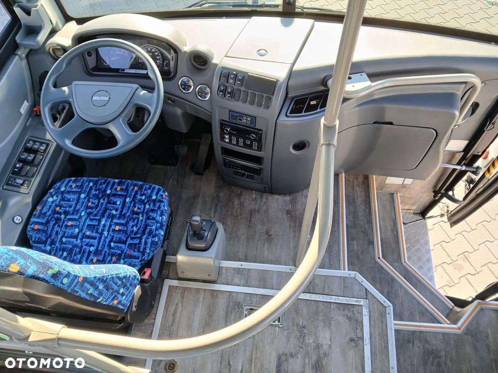 Isuzu Novo City midi - 9