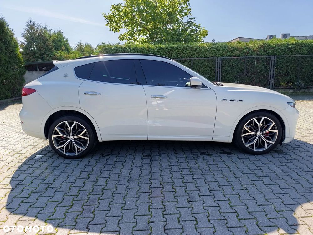 Maserati Levante Essence - 10