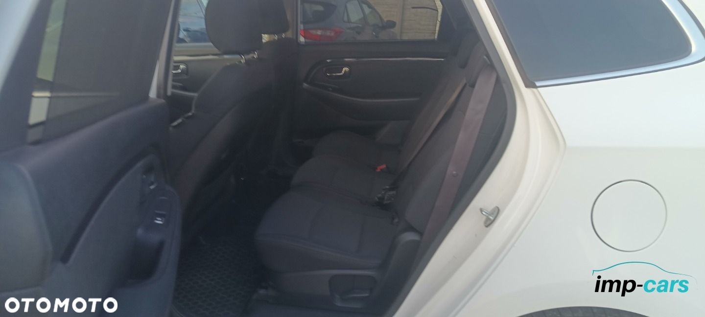 Kia Carens - 21