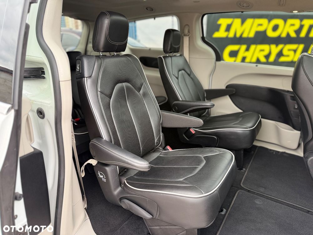 Chrysler Pacifica - 30