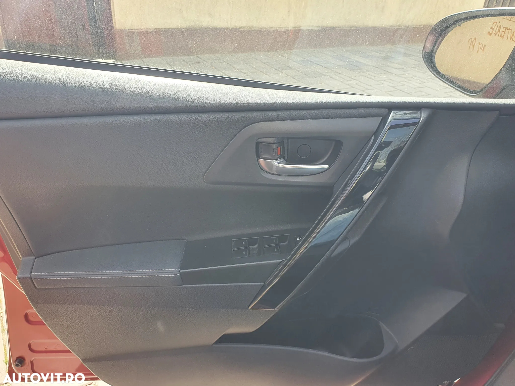 Toyota Auris 1.8 L VVT-i Hybrid Sol + - 13