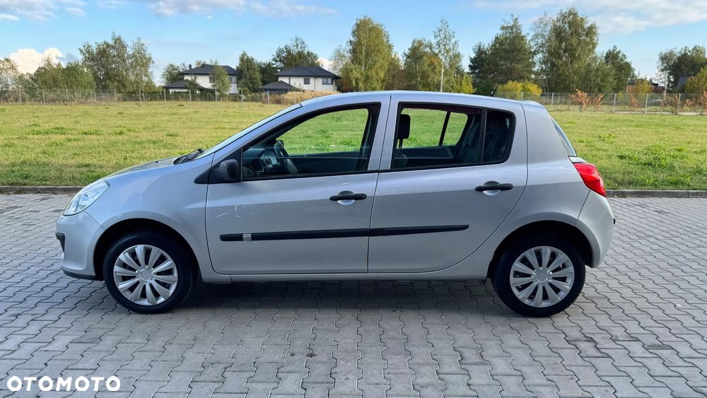 Renault Clio 1.2 16V Authentique - 11