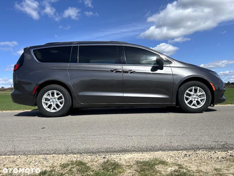 Chrysler Pacifica - 17
