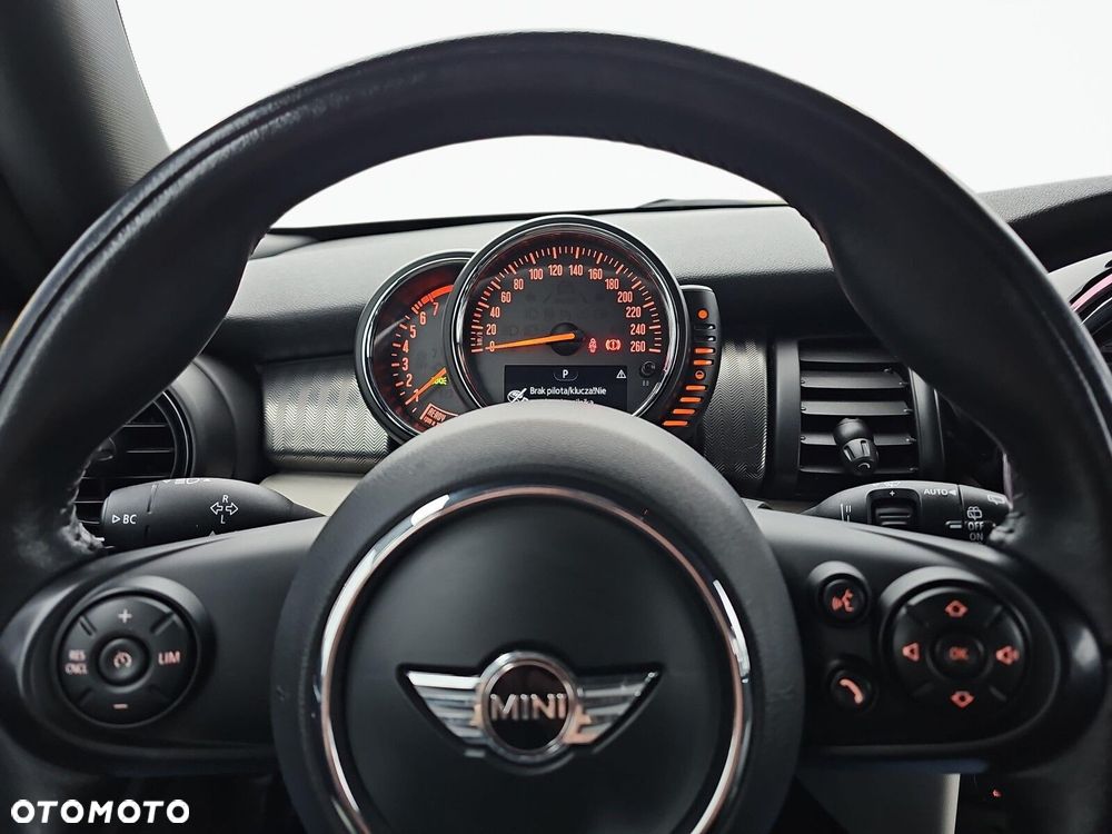 MINI Cooper Standard - 12