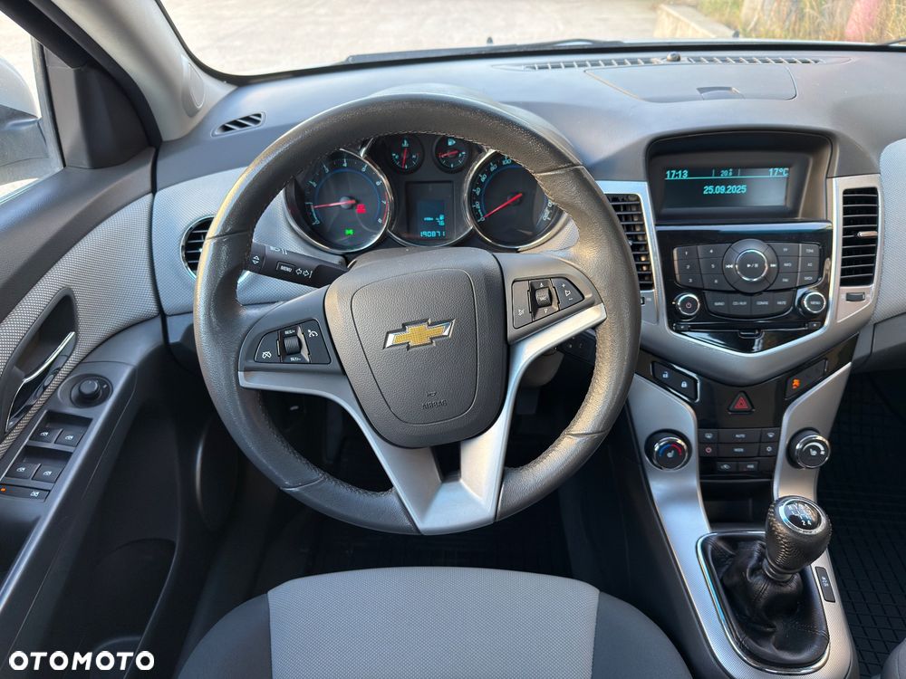 Chevrolet Cruze 1.8 LS - 11