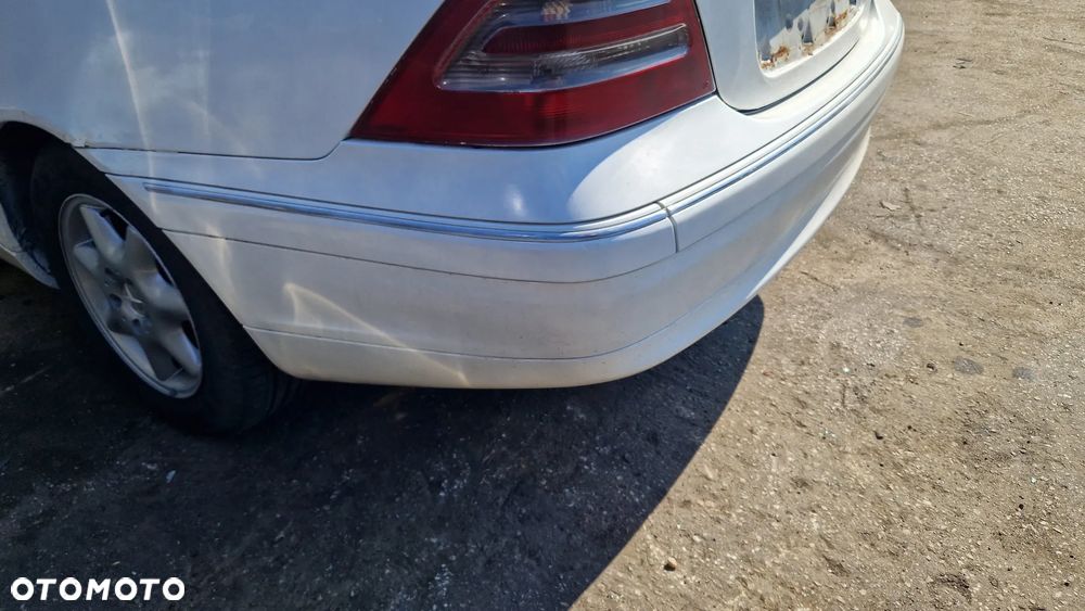 MERCEDES C KLASA W203 SEDAN ZDERZAK TYŁ - 3