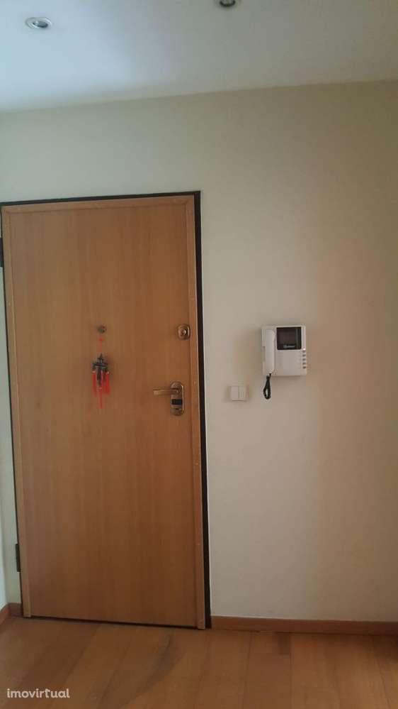 T2 - Apartamento T2  mobilado e equipado – a 1 minuto a pé do Metro - Grande imagem: 2/15