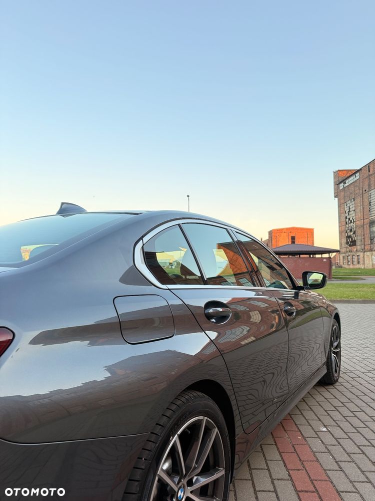 BMW Seria 3 330i xDrive Sport Line - 7