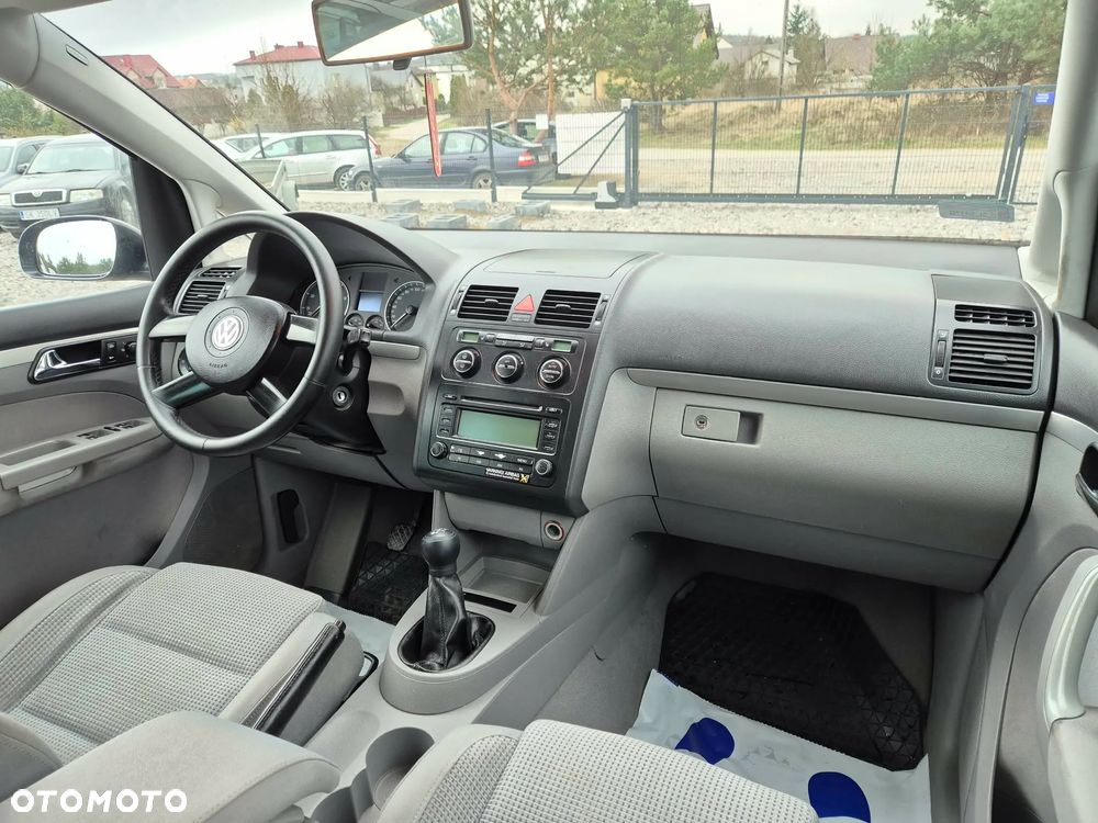 Volkswagen Touran 2.0 FSI Highline - 18