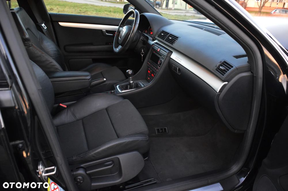 Audi A4 Limousine 2.0 T FSI quattro - 22