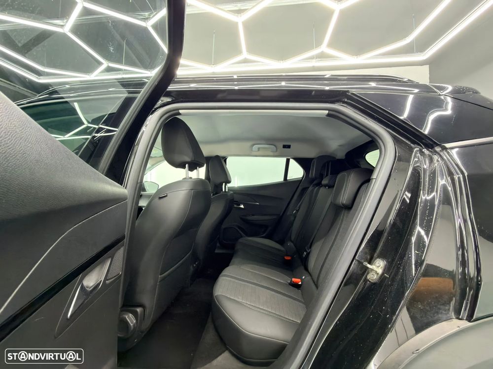 Peugeot e-2008 Allure - 9