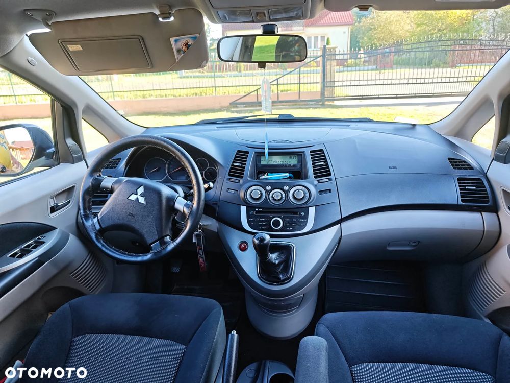 Mitsubishi Grandis 2.4 Intense - 9