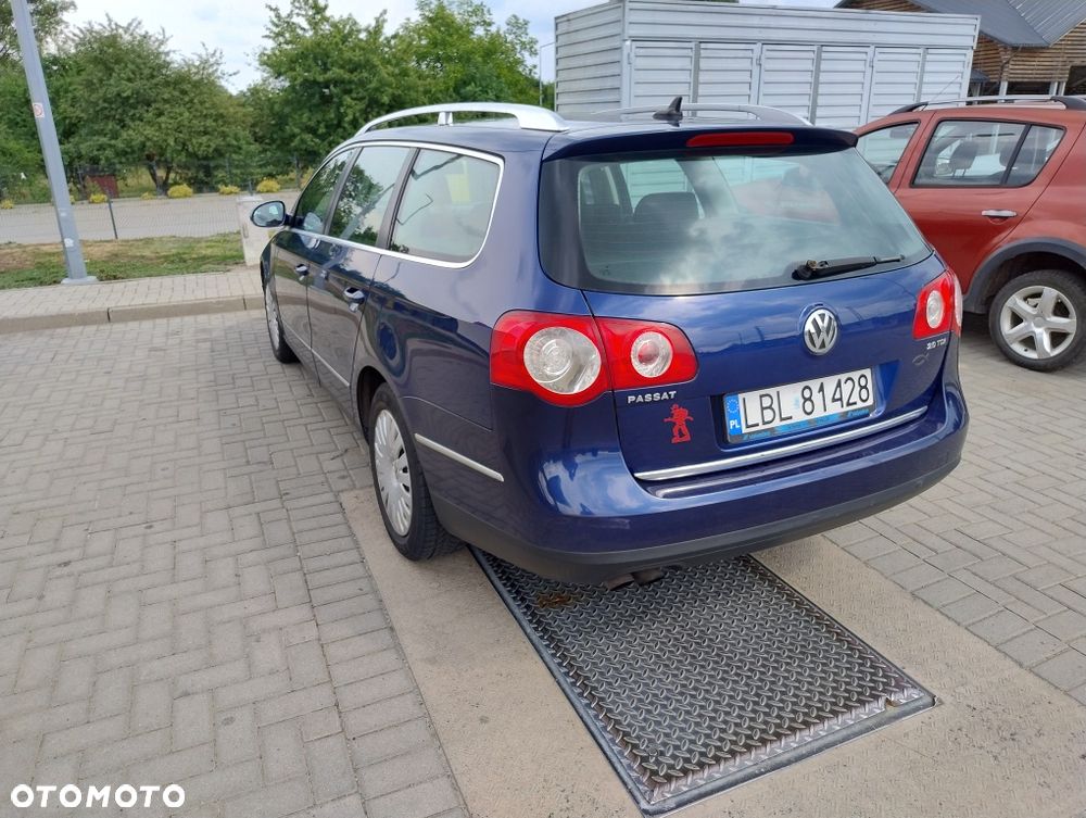 Volkswagen Passat - 4