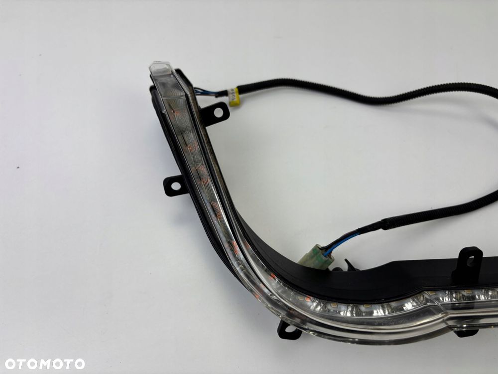 Przednia prawa lampa postojowa LED TGB Blade 550 600 Oryginał - 3