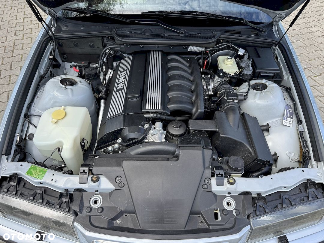 BMW Seria 3 320i - 30