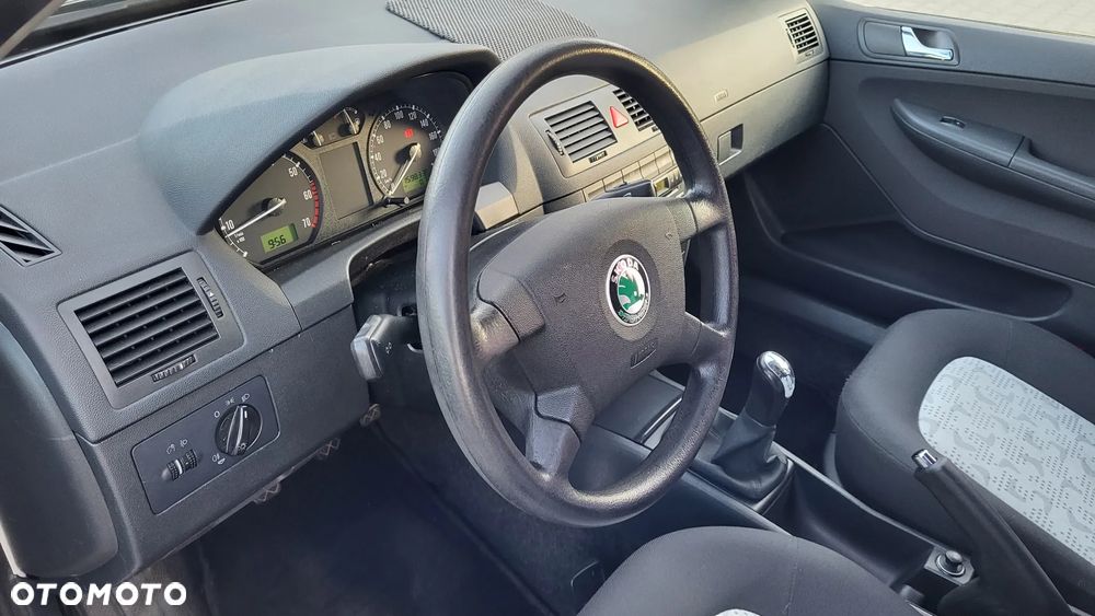 Skoda Fabia 1.2 HTP Extra - 14