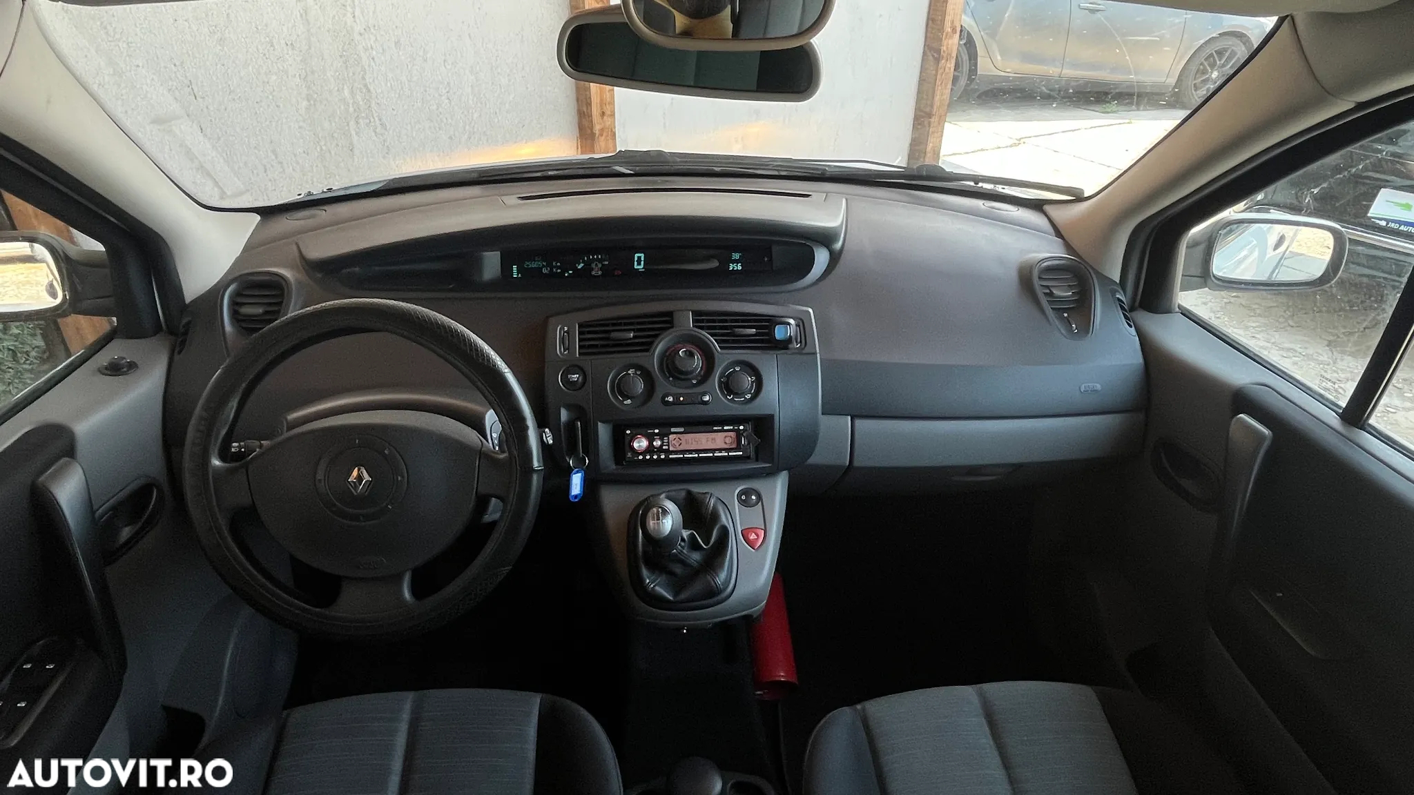 Renault Scenic 2.0 16V Dynamique - 7