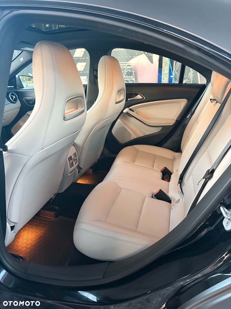 Mercedes-Benz CLA 250 7G-DCT - 14