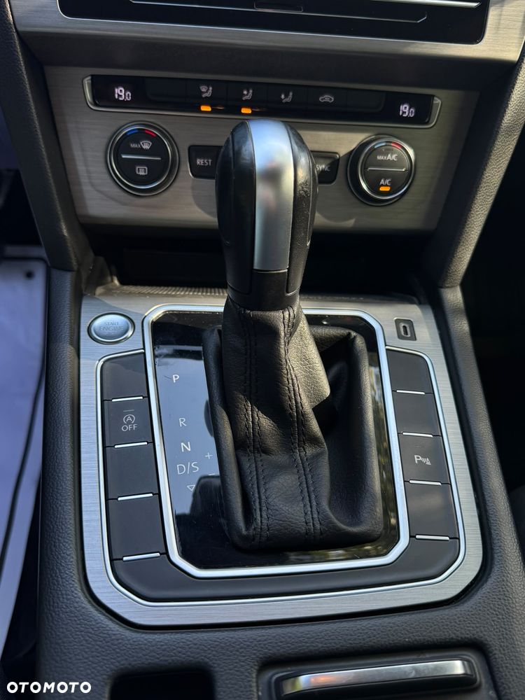 Volkswagen Passat - 24