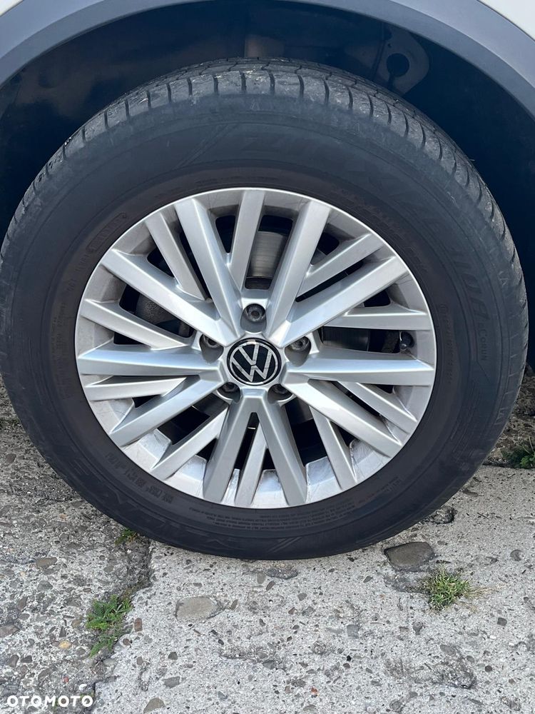 Volkswagen T-Roc - 16