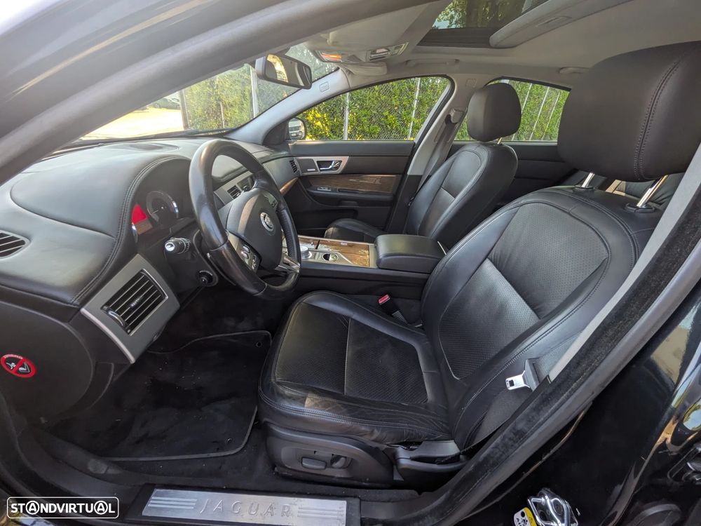 Jaguar XF 2.7 D V6 Premium Luxury - 9