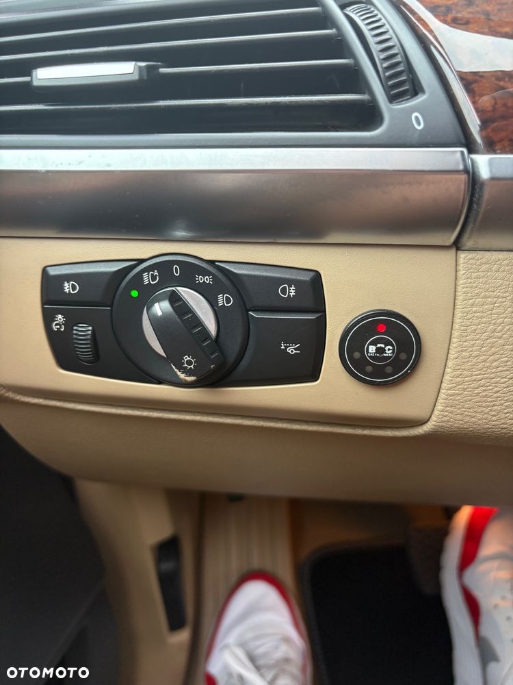 BMW X5 4.8i xDrive - 8