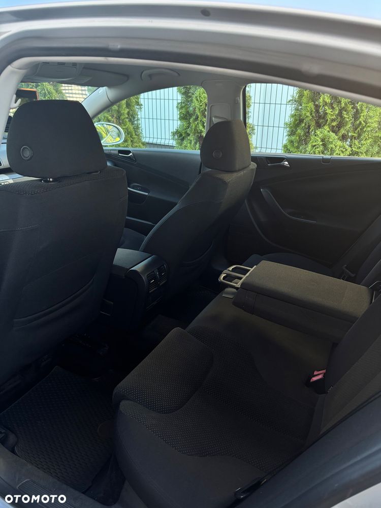 Volkswagen Passat 2.0 TDI Comfortline - 12