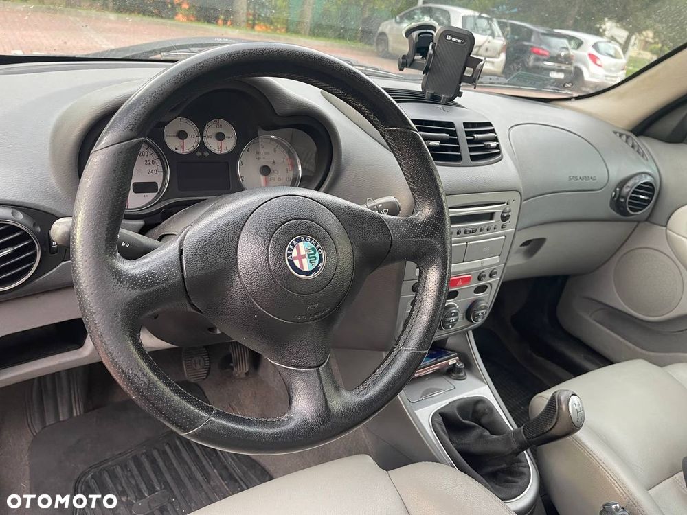 Alfa Romeo 147 1.6 T.S Distinctive - 8