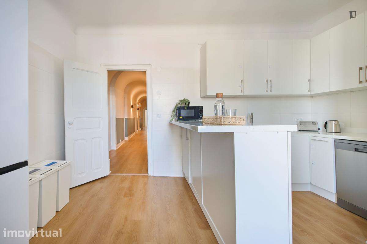 Quarto - localizado em Marquês de Pombal Lisbon - Grande imagem: 5/41