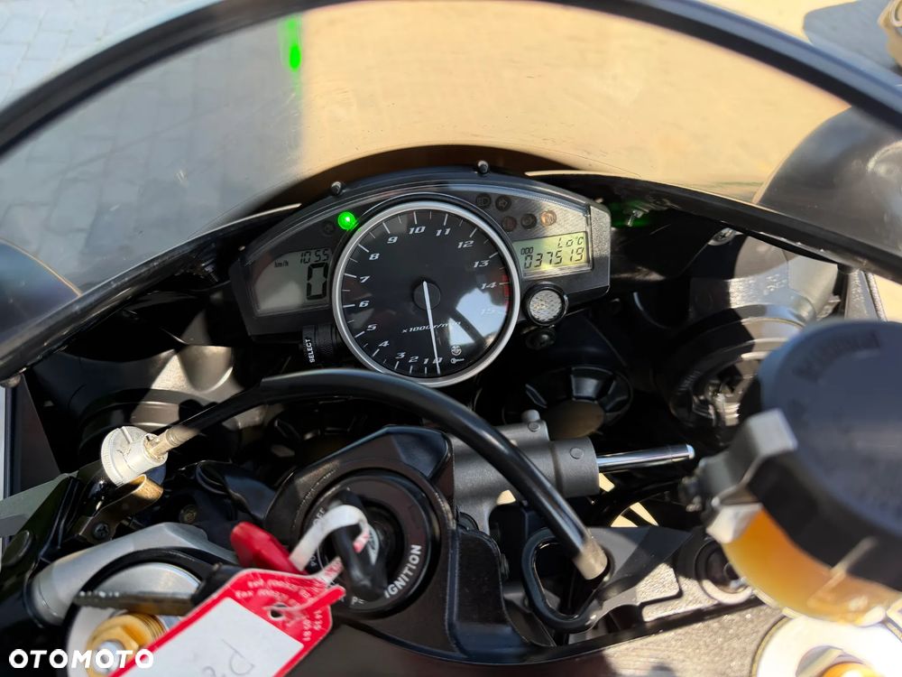 Yamaha R1 - 15