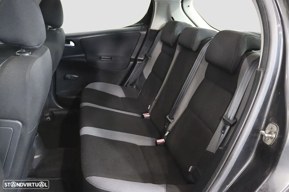 Peugeot 207 1.4 HDi Urban - 11
