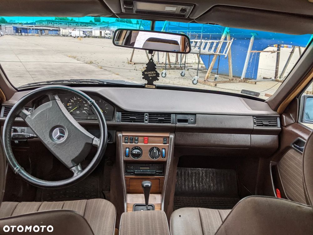 Mercedes-Benz W124 (1984-1993) - 12
