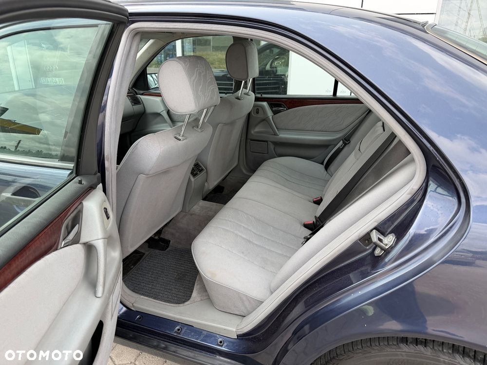 Mercedes-Benz Klasa E 200 CDI Classic - 16