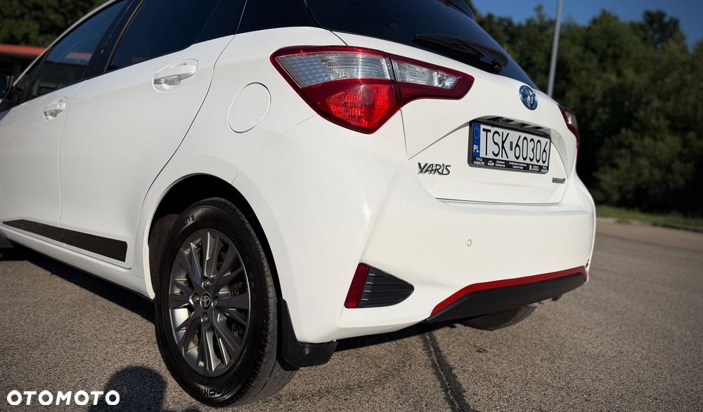 Toyota Yaris Hybrid 100 Premium - 13