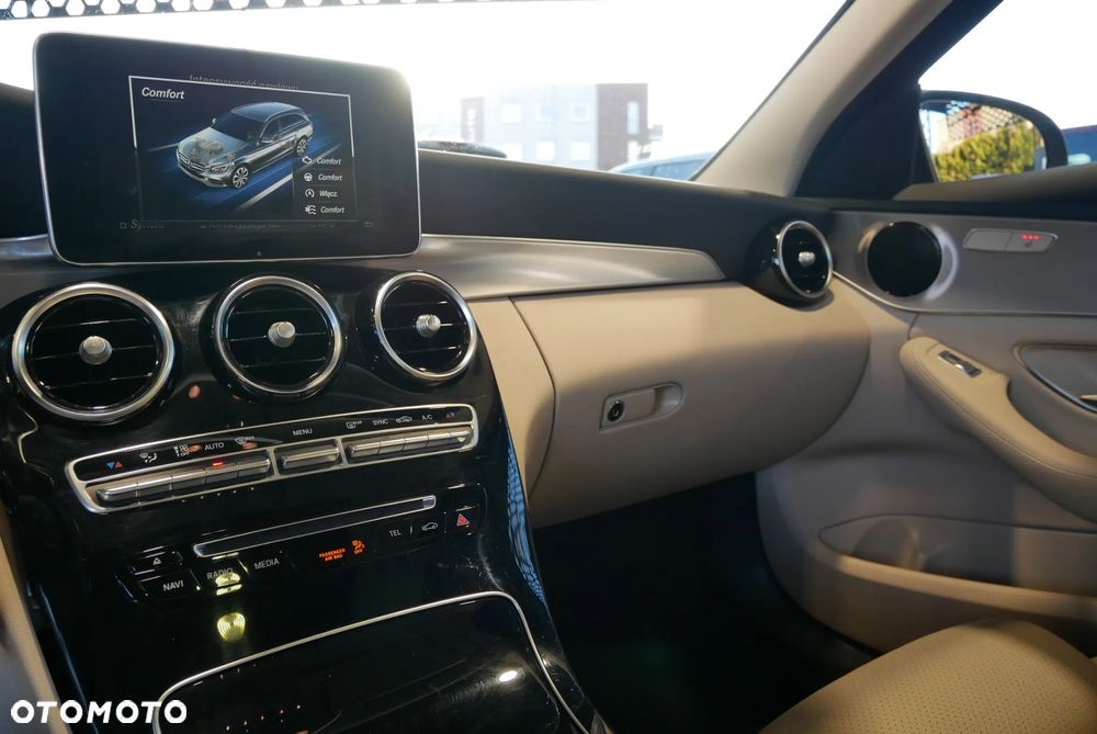 Mercedes-Benz Klasa C 200 4-Matic 9G-TRONIC - 30