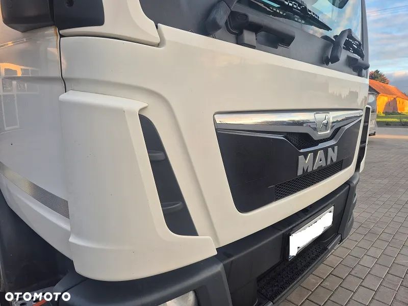 MASKA ATRAPA GRILL BIAŁA MAN TGL TGM EURO 6 - 3