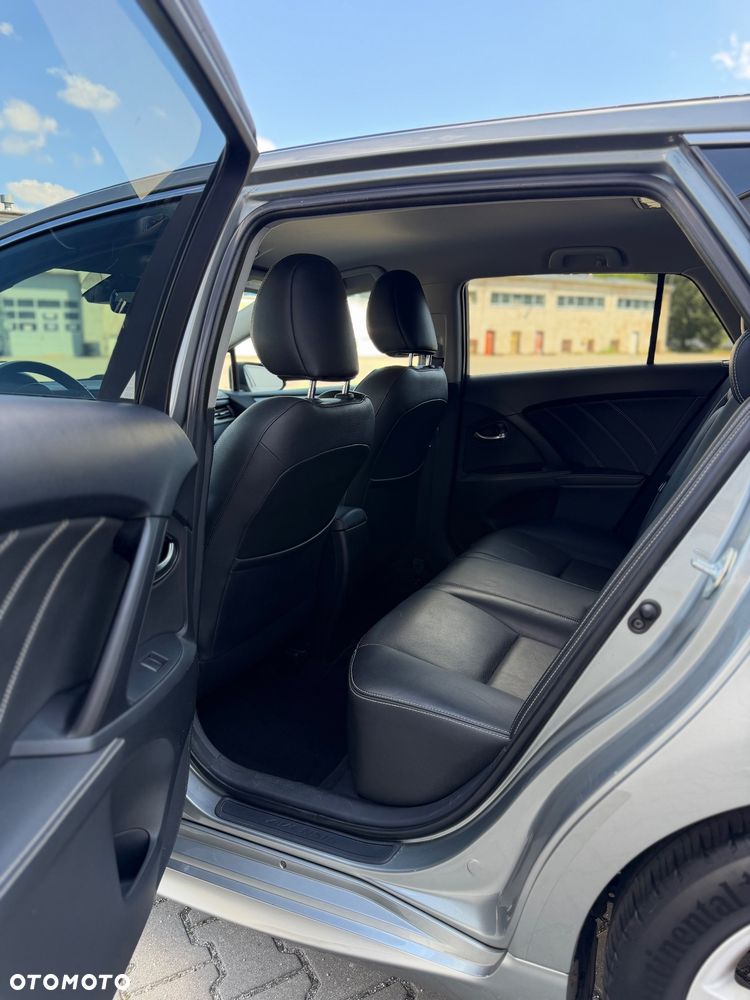 Toyota Avensis 1.8 Premium - 23